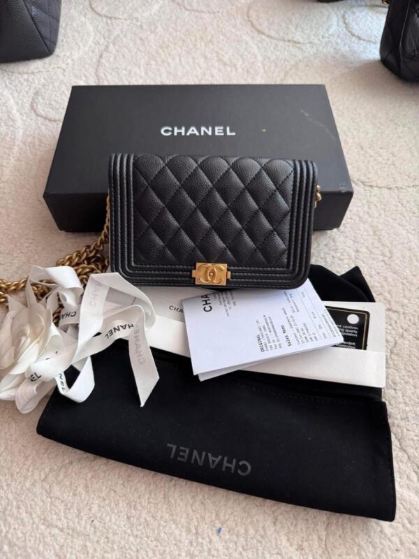 Chanel boy clutch 6" holo