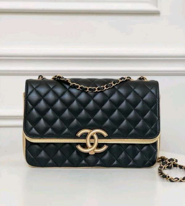 CC CHIC HANDBAG