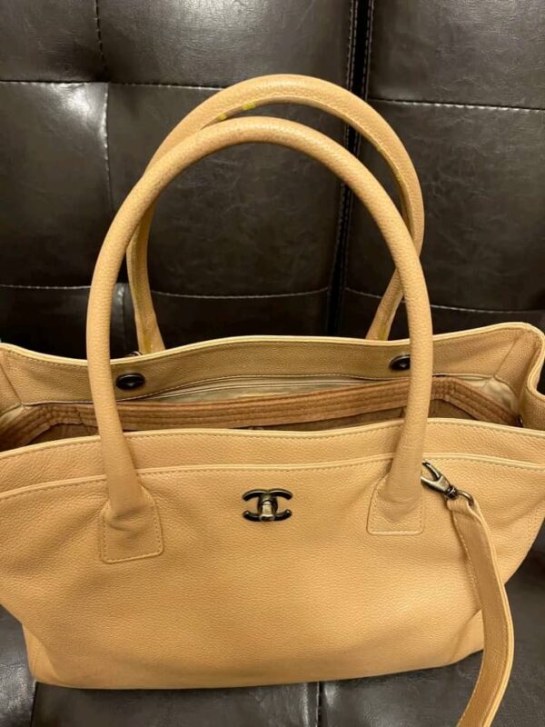 Chanel Cerf Tote - Image 6